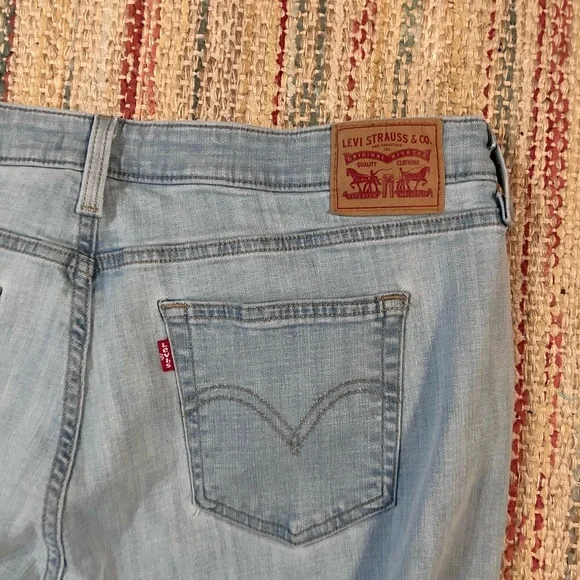 Levi's Light Blue Women's Jeans - Picture 2 of 4